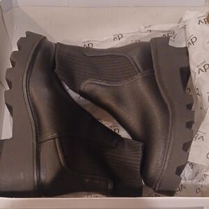 Dolce Vita Villa Black Women's Sz 6 Lug Boots Nwb